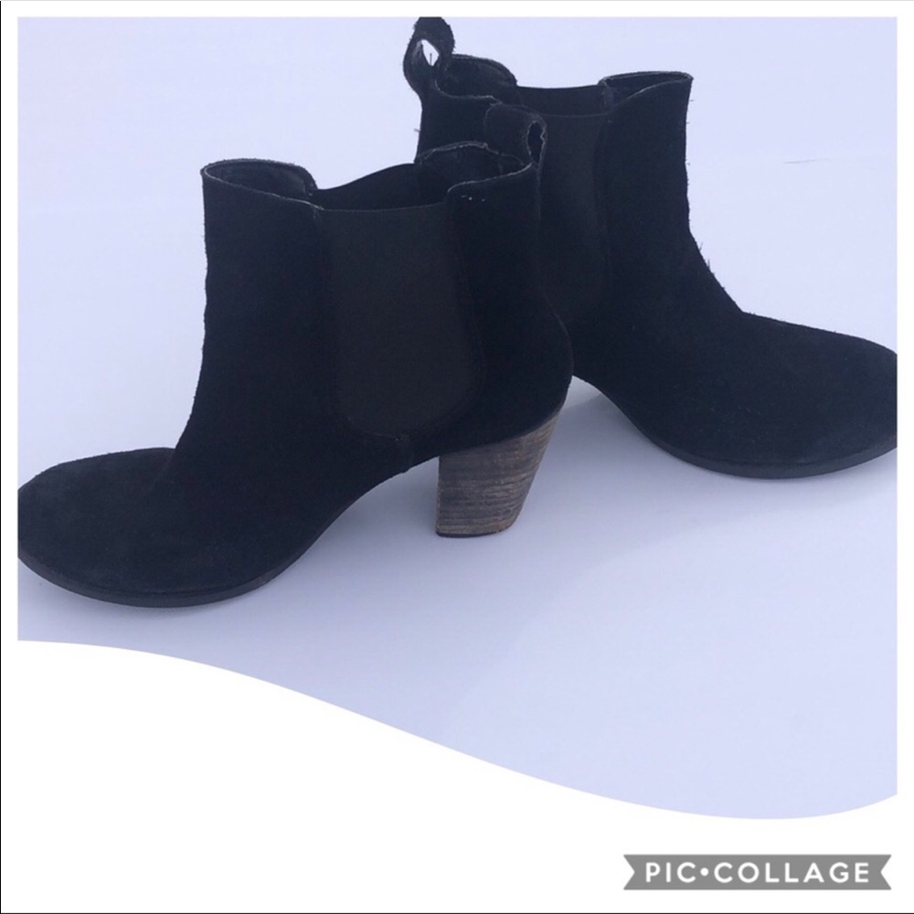 🎉HP🎉 Steve Madden Black Suede Booties